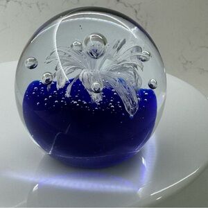 Dynasty Gallery Heirloom Collectible Large 4" Blue and White Glass Paper Weight